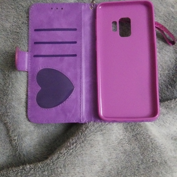 Phone case... - Picture 6 of 8